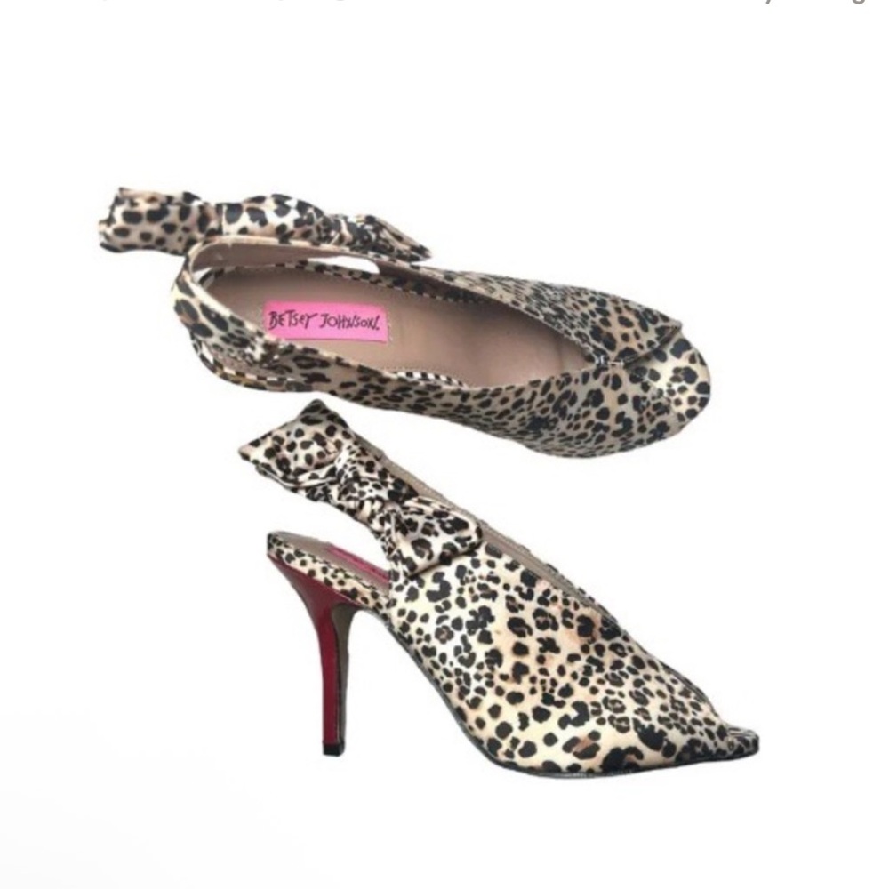 NWOT Betsey Johnson heels 👠